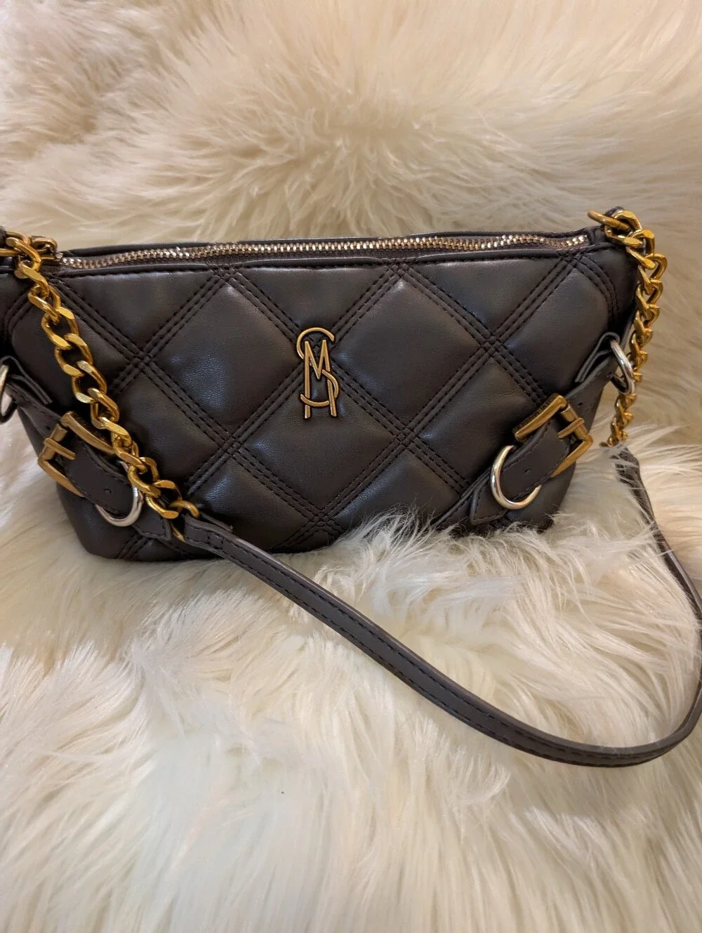 Steve Madden Mini Quilted Chain-Trim  Bag in An Olive Green/Grey